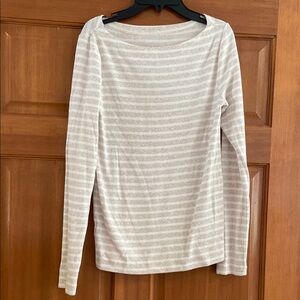 EUC! Women’s size M, GAP Multicolored Fitted Long Sleeve striped shirt!